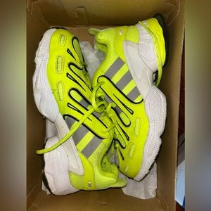 BARELY WORN - COMFY SNEAKERS